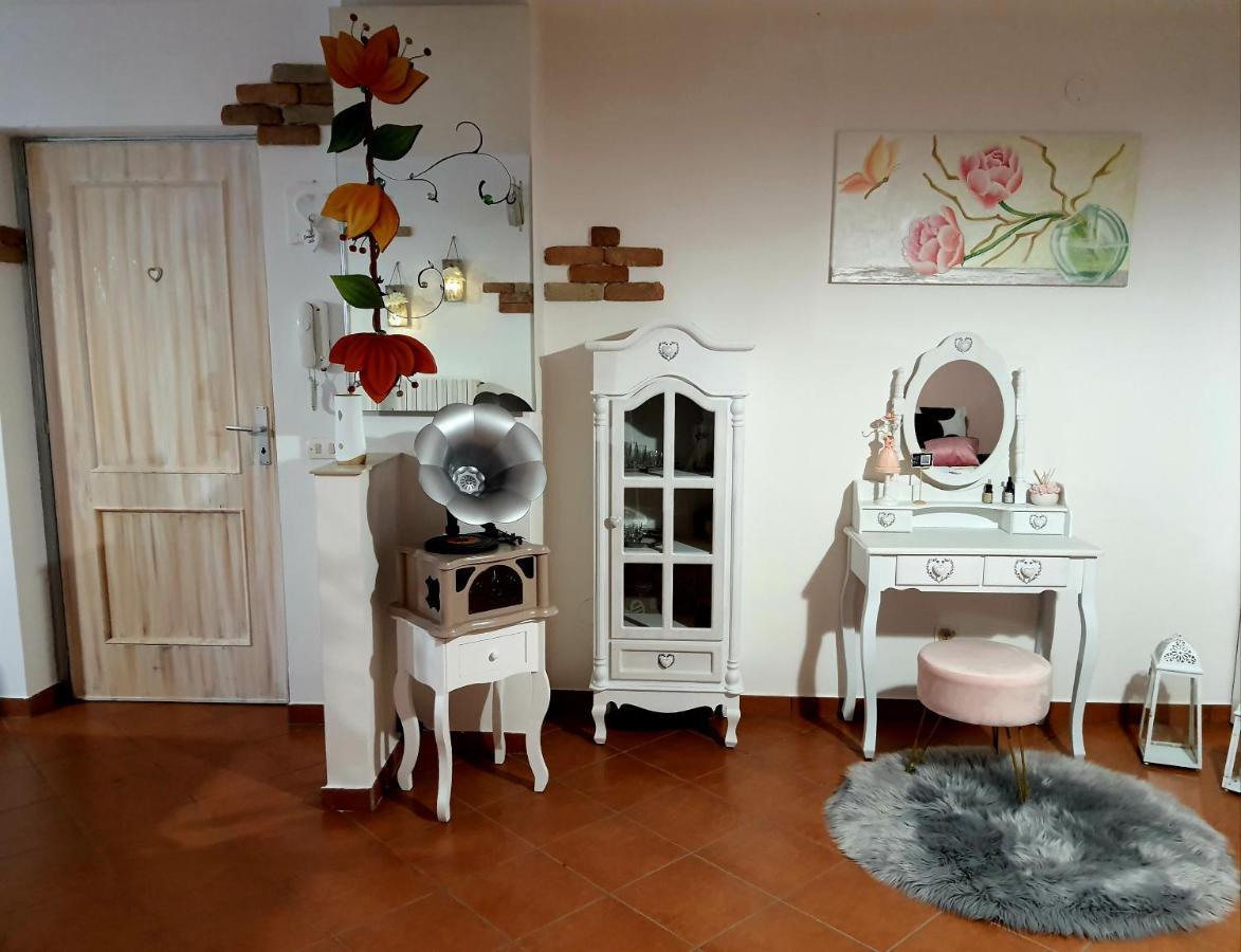 Shabby Chic Rooms Con Cucina E Giardino Privato Pomarico Dış mekan fotoğraf